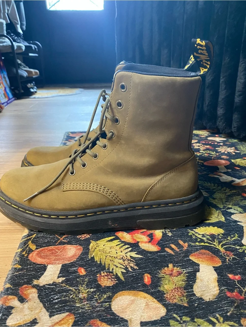 Dr. Martens Men's Tan/Brown Leather Lace-Up Boots